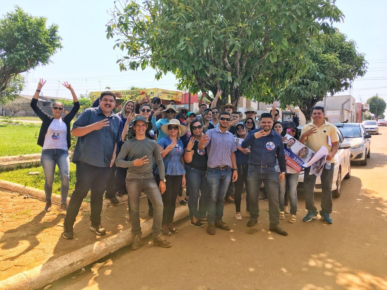 Jesuino e equipe fazem caminhada no município de Candeias do Jamari