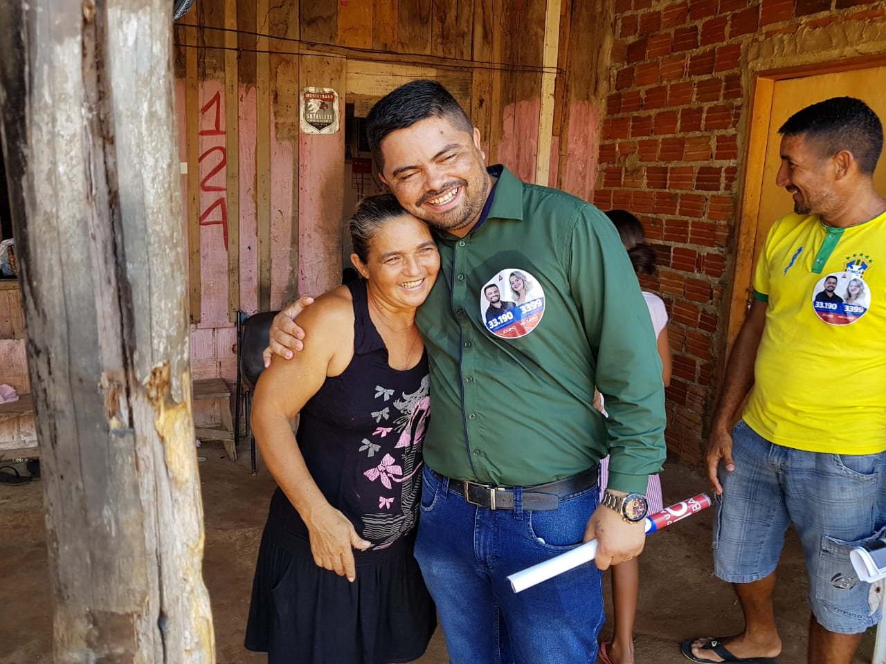 RUMO A VITÓRIA – Jesuino Boabaid e Ada Dantas visitam bairro Universitário