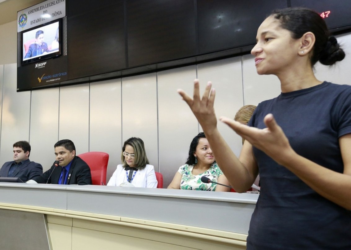 DIA NACIONAL DO SURDO – Jesuino Boabaid é um dos principais apoiadores da Escola Bilíngue em RO