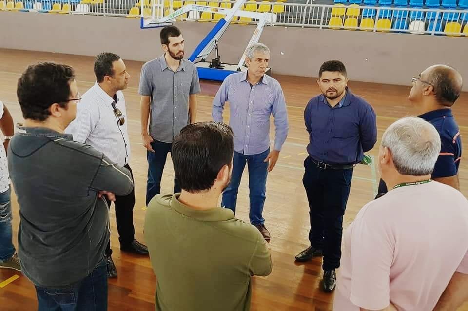 ESPORTE – Jesuino Boabaid acompanhou e fiscalizou reforma do ginásio Cláudio Coutinho