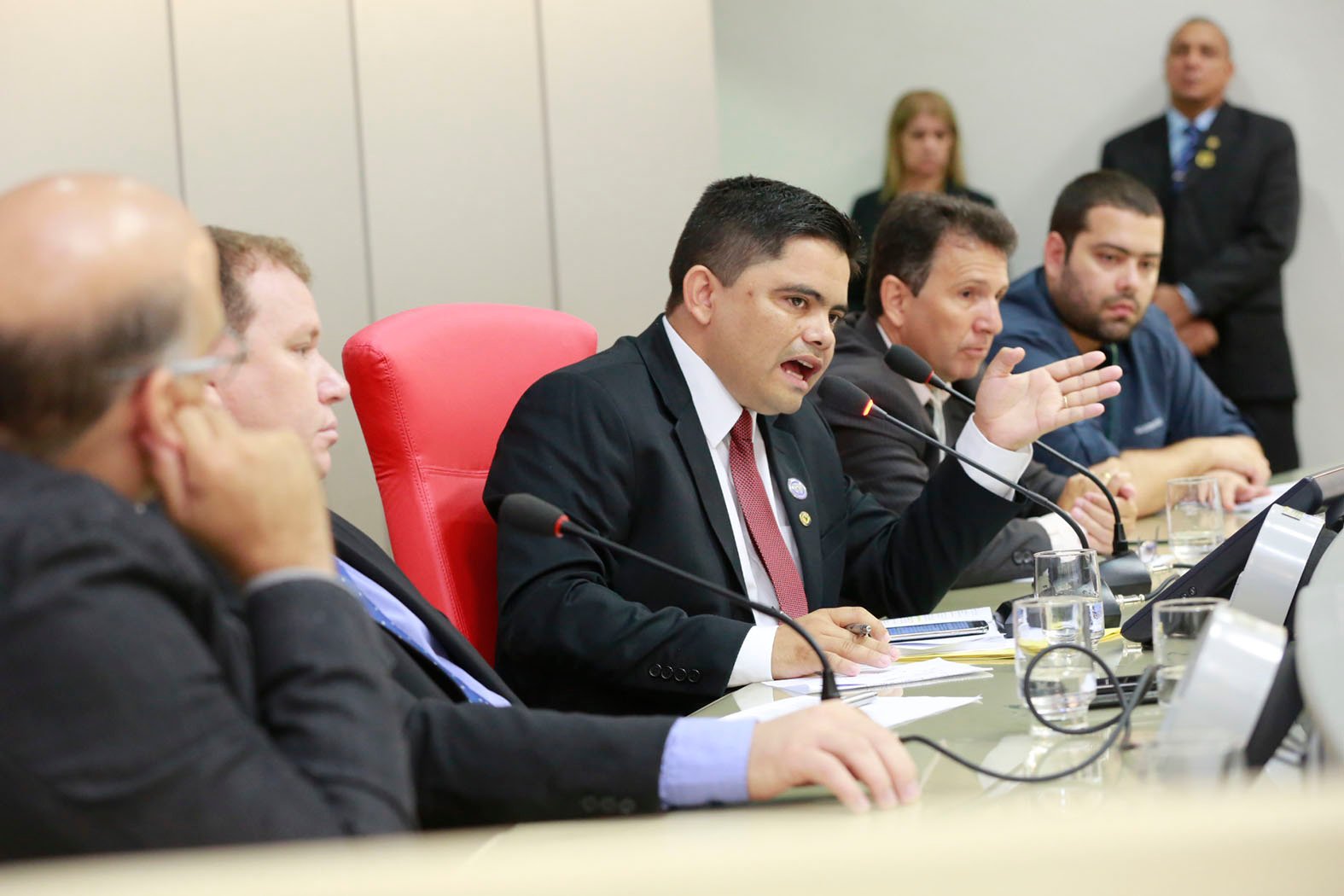Tarifa de energia elétrica cobrada em Rondônia é debatida na Assembleia