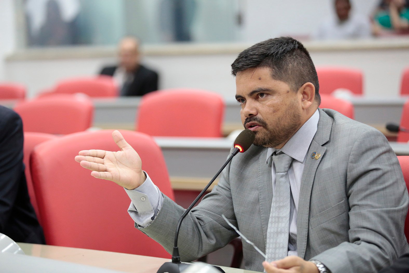 Deputado Jesuíno requer informações sobre projetos do Executivo