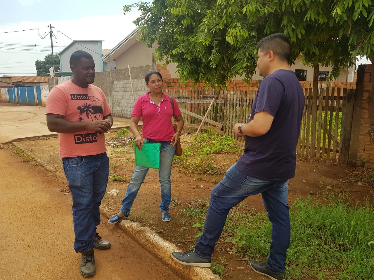 NA ESTRADA – Jesuino Boabaid visita moradores da cidade de Itapuã do Oeste