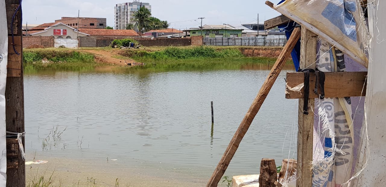 DENUNCIA – Deputado Jesuino Boabaid cobra solução para “valão” em terreno na avenida Jorge Teixeira