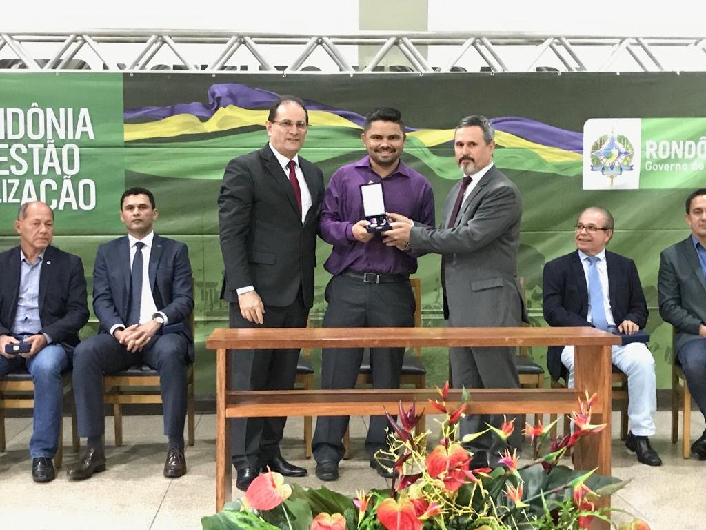 Deputado Jesuíno é homenageado com Comenda Coronel Jorge Teixeira
