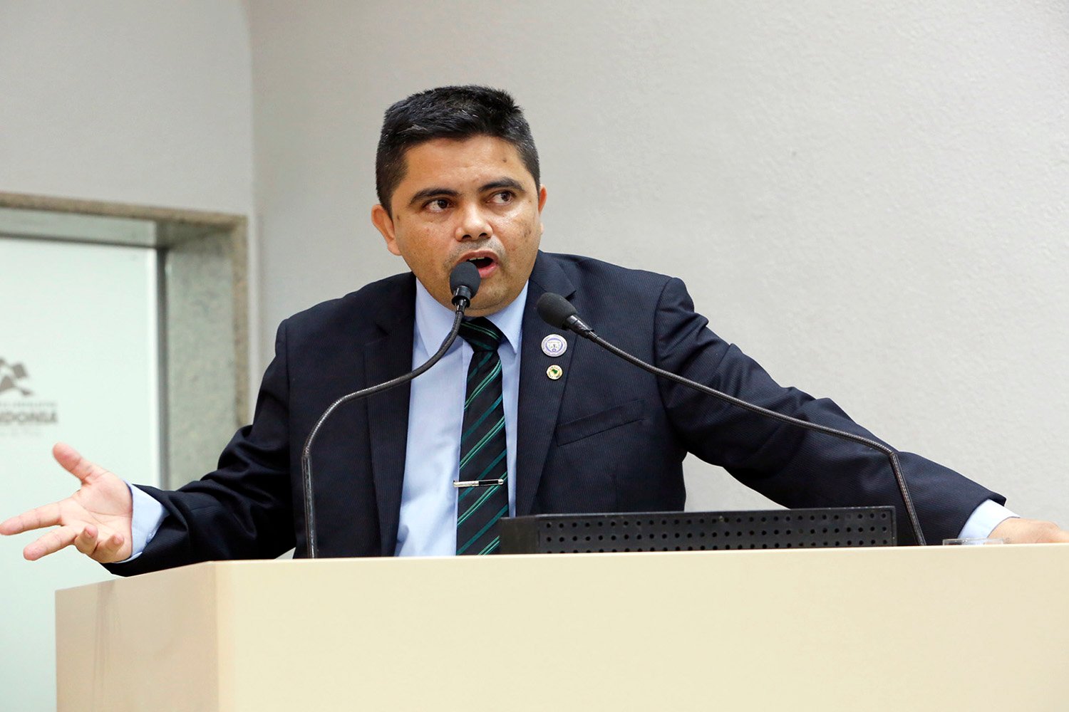 DEPUTADO JESUÍNO TEM PROJETO DE LEI SOBRE HORÁRIO ESPECIAL PARA MILITARES APROVADO NA ALE