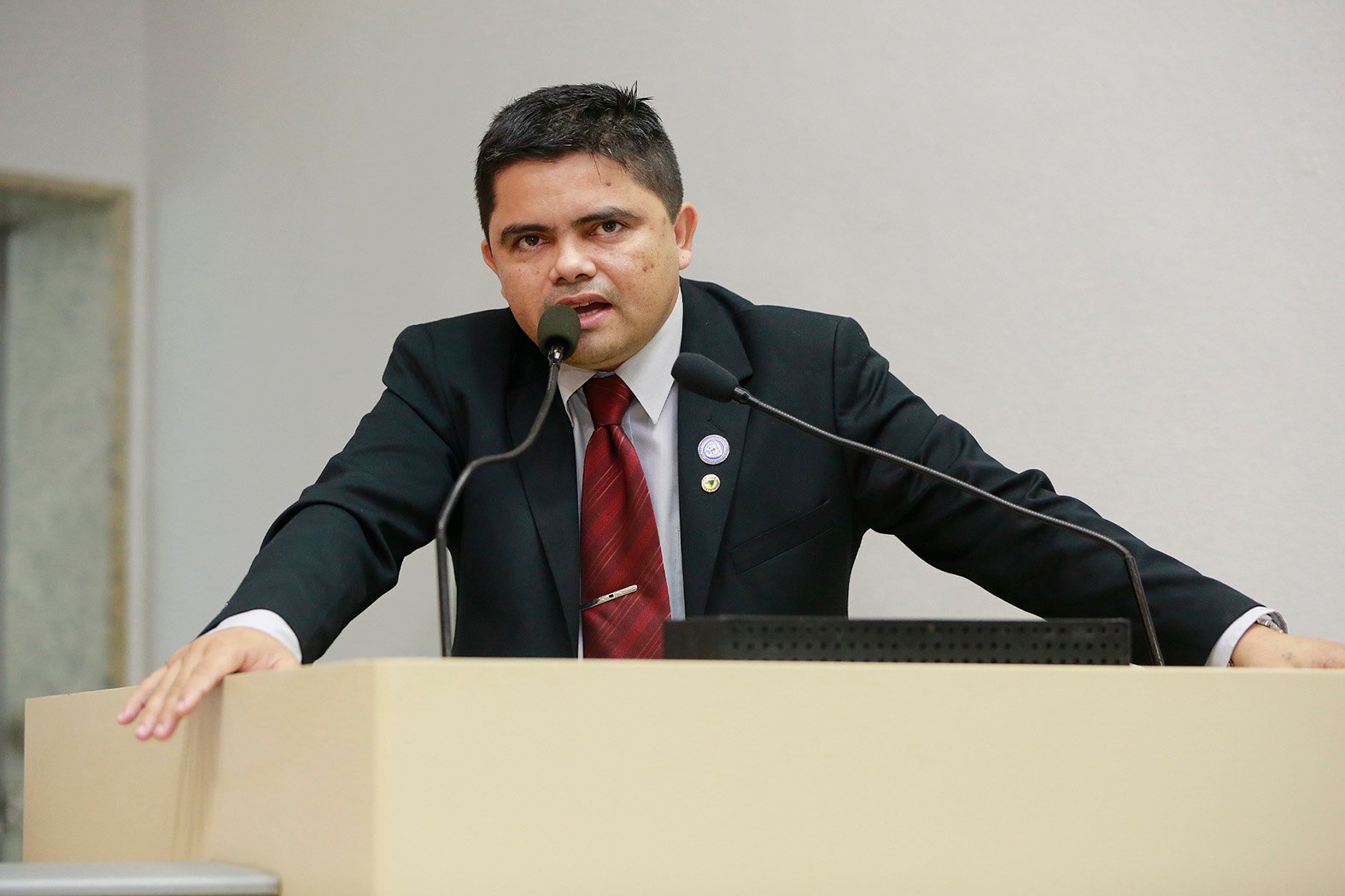 Deputado Jesuíno aprova lei que isenta taxa de concurso