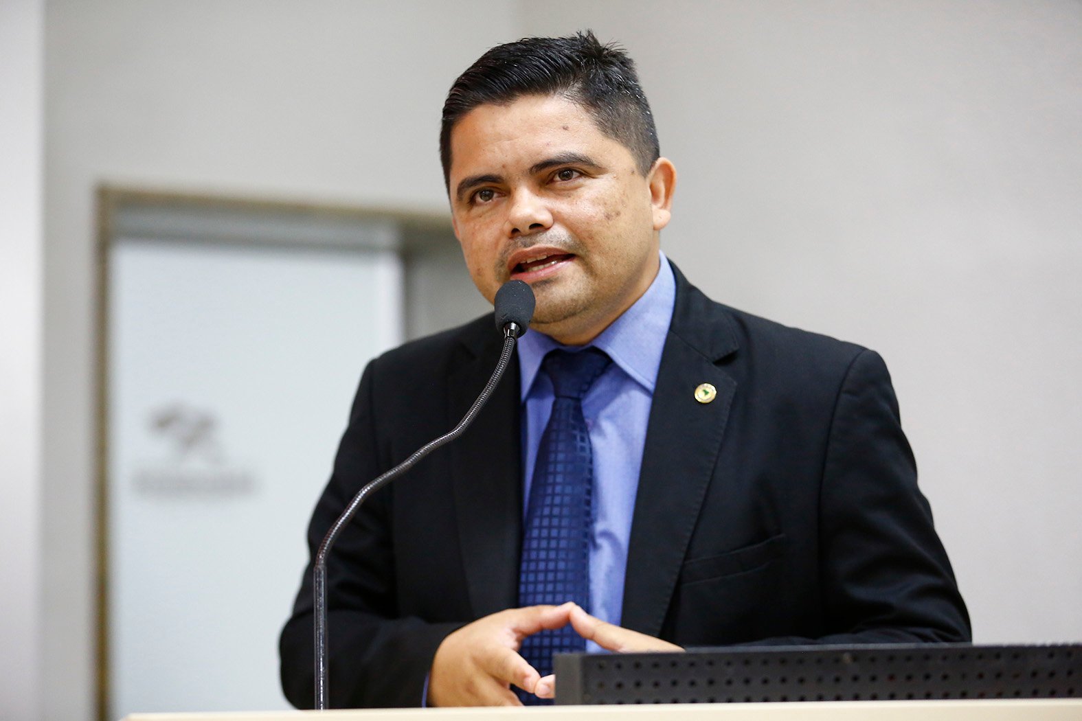 Deputado Jesuíno Boabaid requer pavimentação asfáltica em municípios