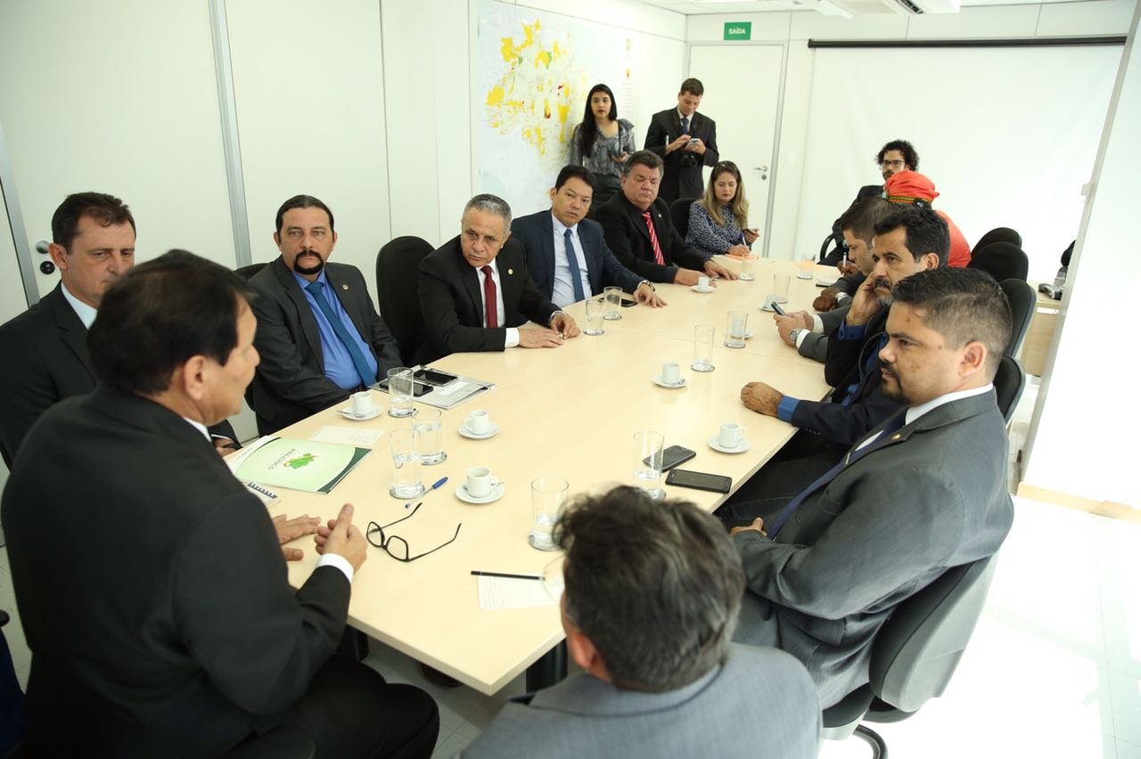 Deputado Jesuíno participa do Parlamento Amazônico e discute sobre Funai e extração de diamantes