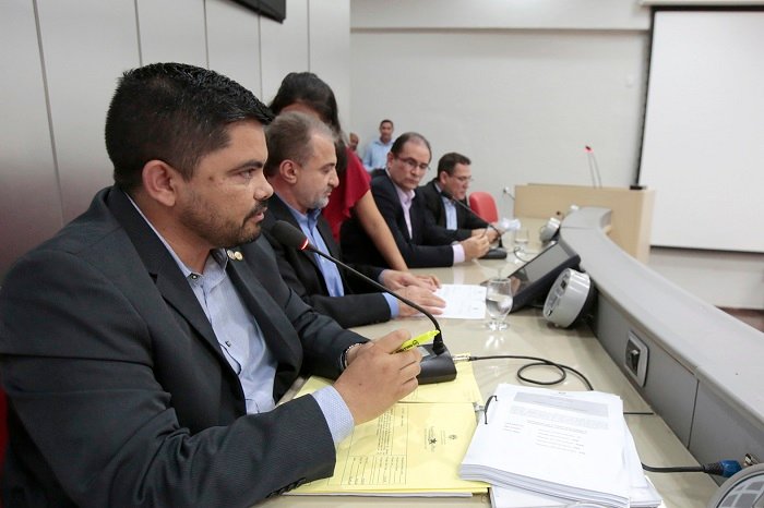 Comissão Especial recebe governador Daniel Pereira para esclarecer contrato de renegociação da dívida do Beron