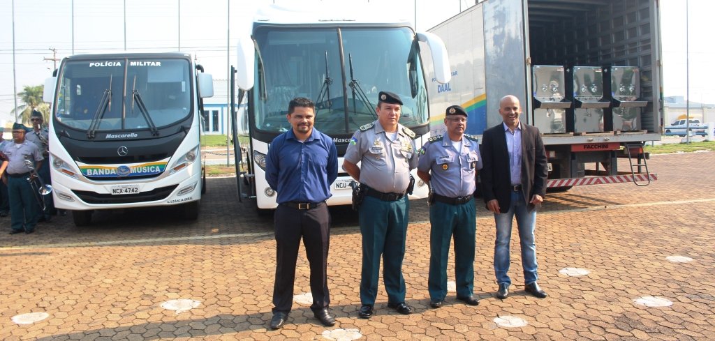 AVANÇOS – Deputado Jesuíno Boabaid entrega ônibus e bebedouros para PM-RO