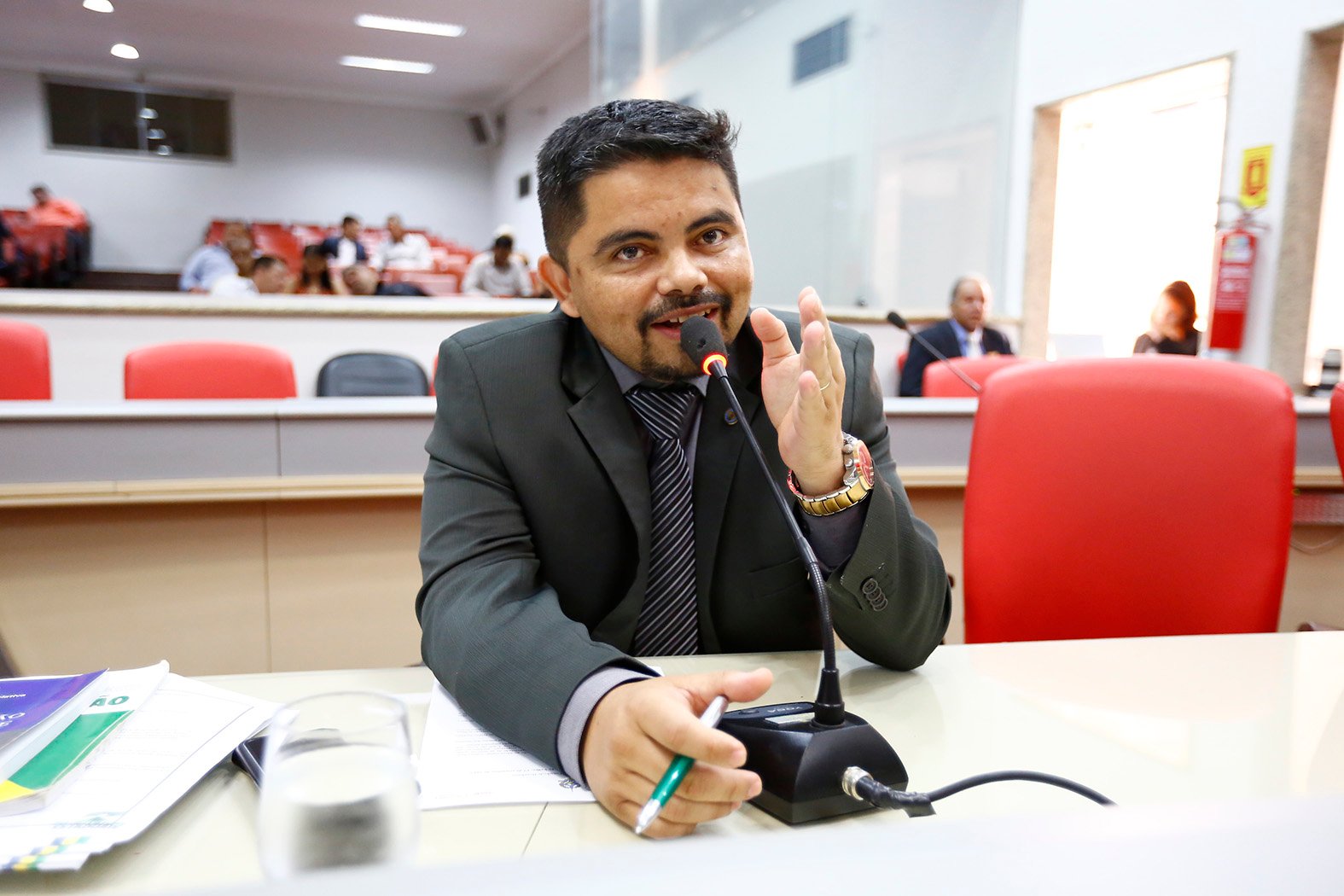 Deputado Jesuíno Boabaid realiza sessão solene para homenagear policiais militares