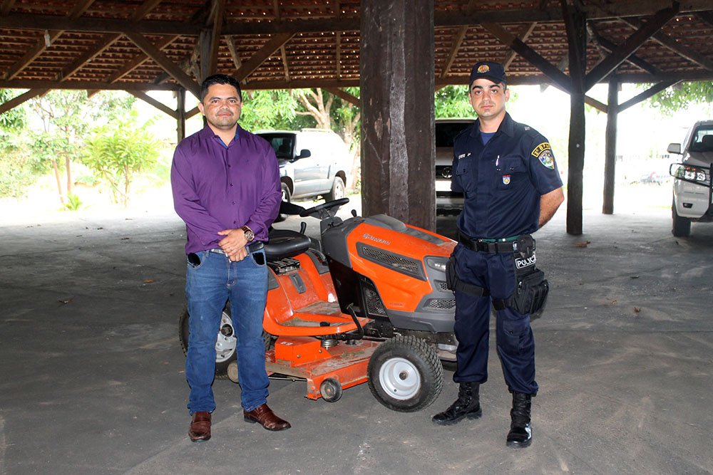Deputado Jesuíno beneficia 2º BPM com trator cortador de grama