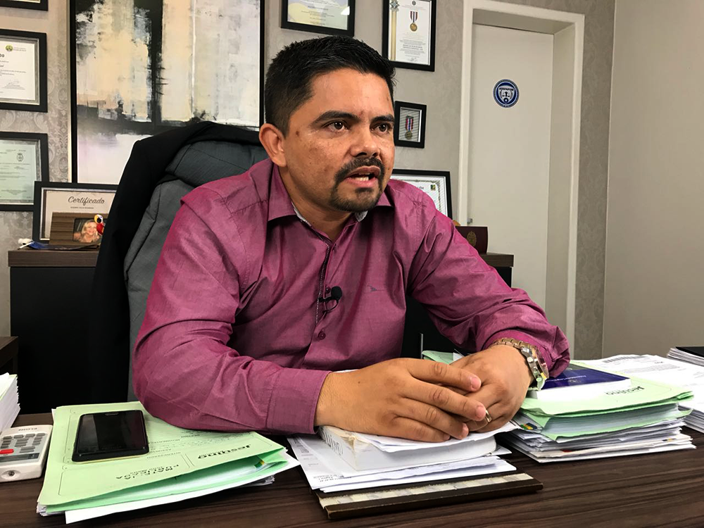 Deputado Jesuíno busca construção de quadra poliesportiva no Bairro Aponiã