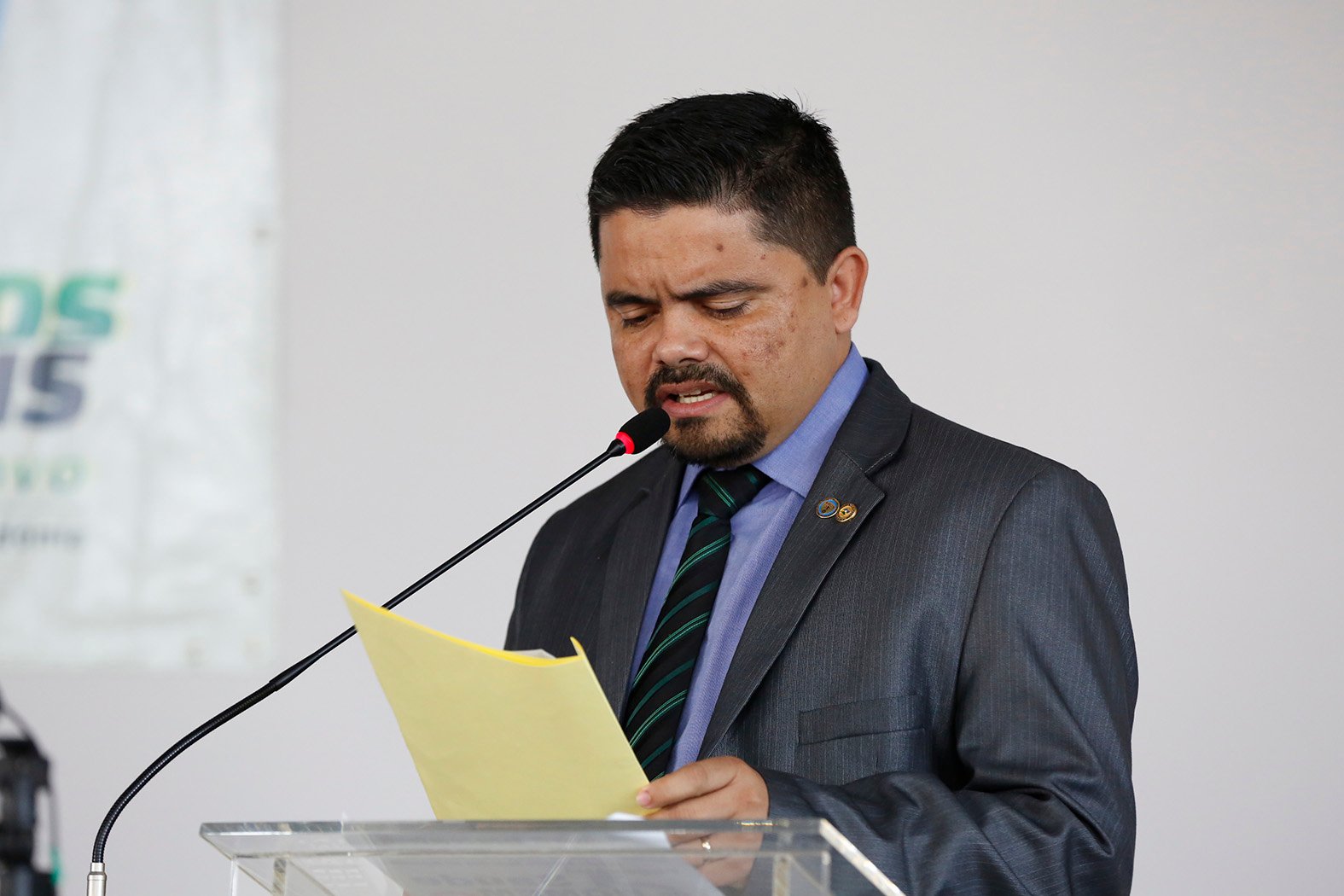 Deputado Jesuíno comemora regularização e moradores do Panair recebem título definitivo