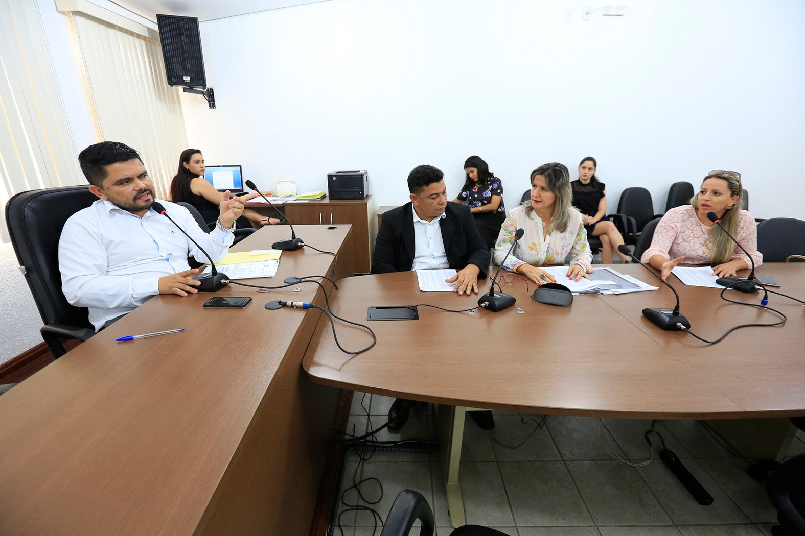 Deputado Jesuíno preside audiência de instrução legislativa e recebe representantes do Iperon e Seduc