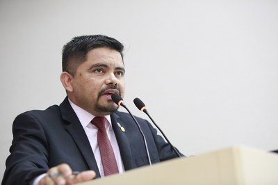 Projeto do deputado Jesuíno é aprovado e prevê desconto em tarifa de água, esgoto e energia