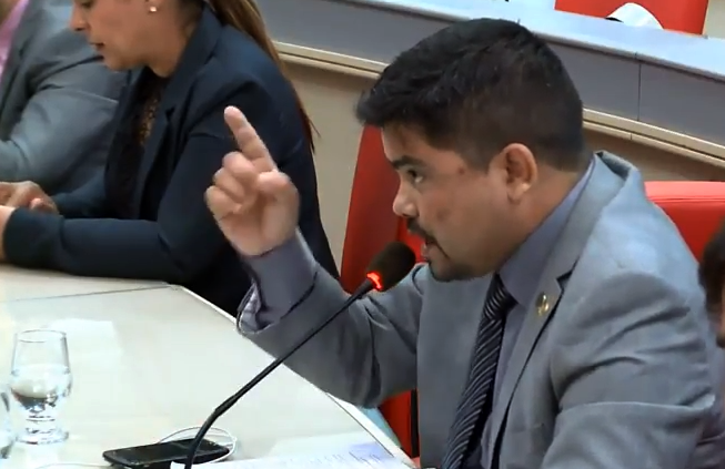 Deputado Jesuíno consegue aprovação e suspende decreto sobre atualização cadastral de servidores