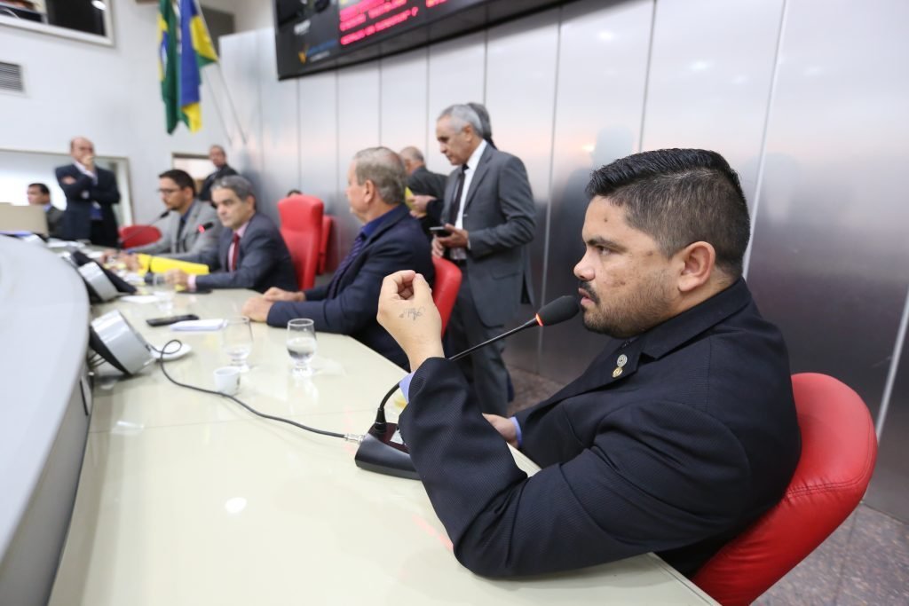Deputado Jesuino Boabaid critica governo e cobra segurança em escolas públicas