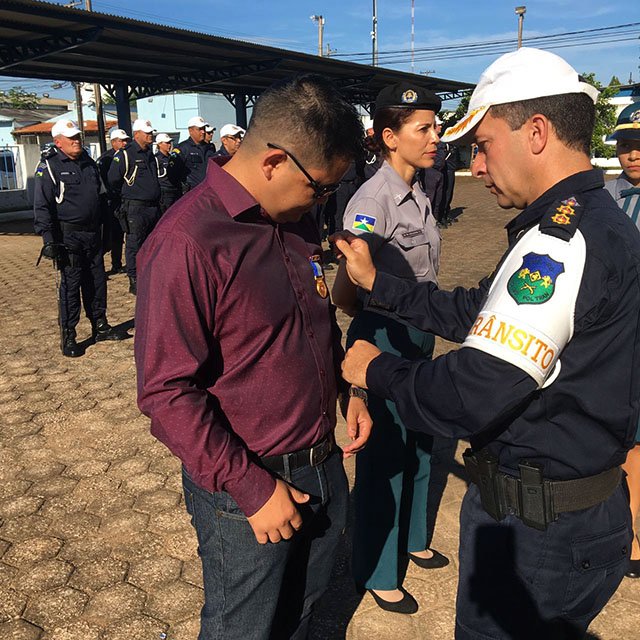Deputado Jesuíno é homenageado com medalha da CIA de Trânsito