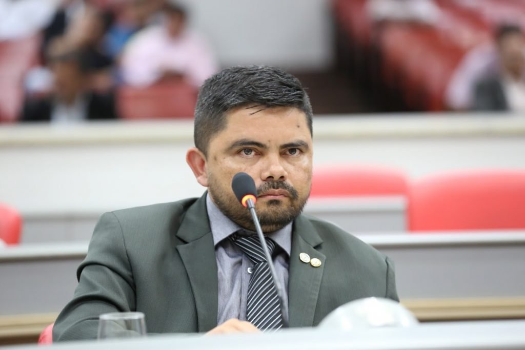 TIPAGEM SANGUÍNEA – Lei de autoria do Deputado Jesuino cobra uso em uniformes de alunos
