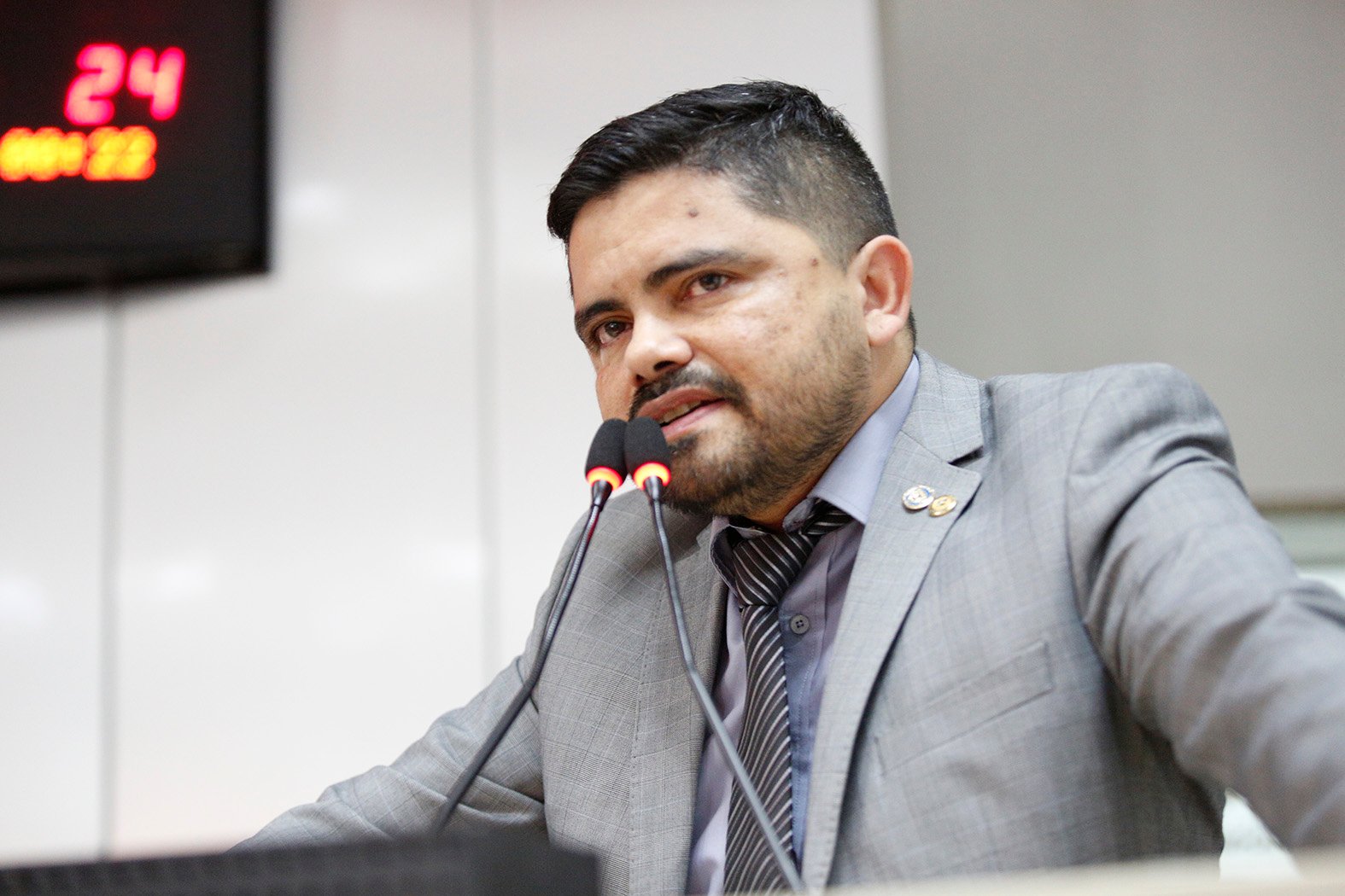 CONCURSO PÚBLICO- Lei de autoria de deputado jesuino garante gratuidade a exames médicos admissionais