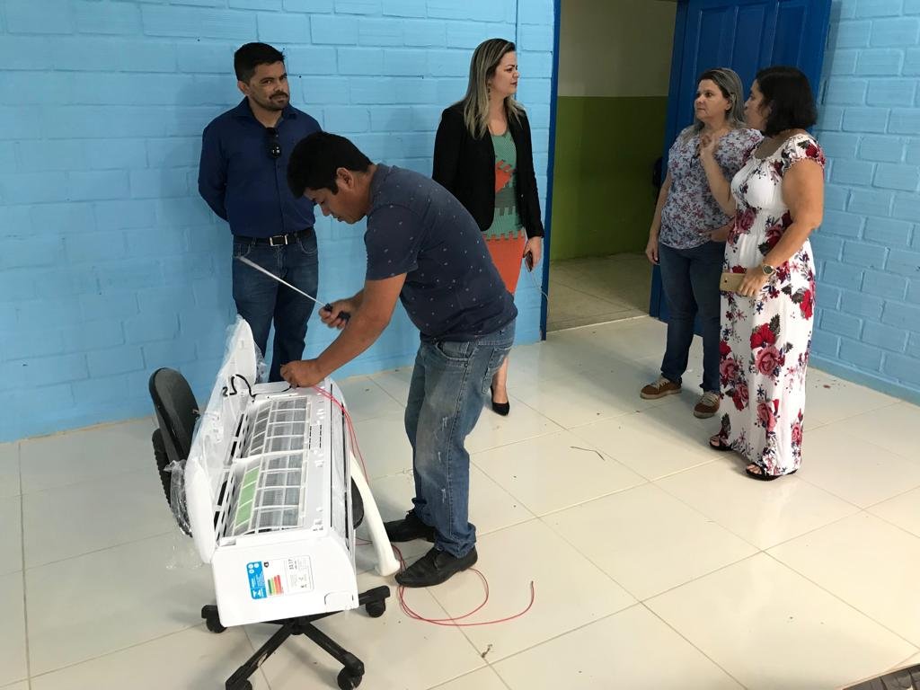 Jesuino Boabaid e vereadora Ada Dantas Boabaid acompanham inicio de climatização de  Escolas do município Porto Velho
