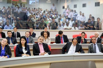 Em sessão, Confúcio conclama deputados a ajudá-lo governar Rondônia