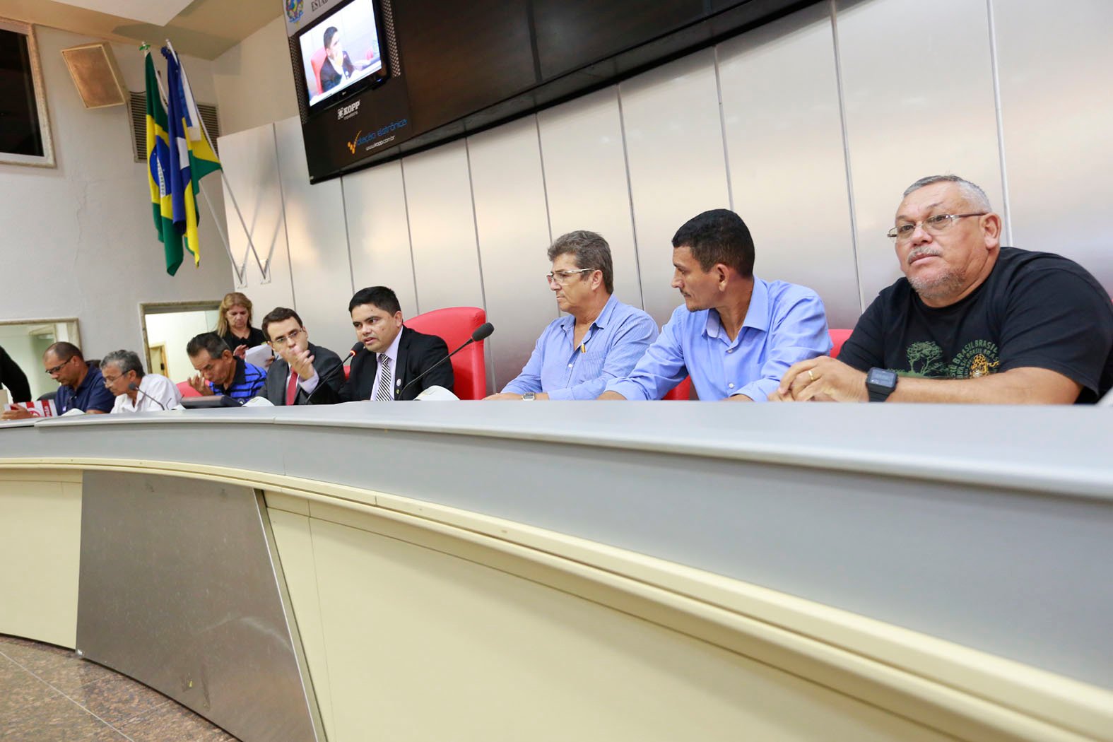 Moradores adjacentes da Estrada da Penal reclamam da falta de ação dos órgãos públicos