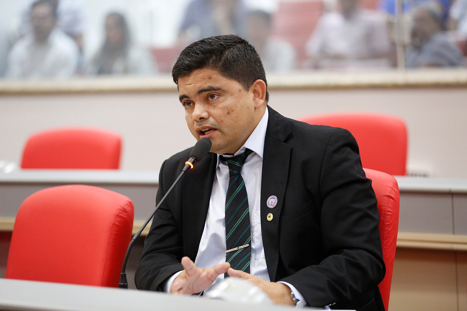 Jesuíno solicita asfaltamento de rua do Três Marias