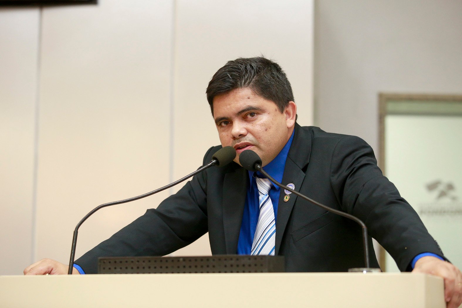 Emenda autoriza contratação e vigias pelas escolas