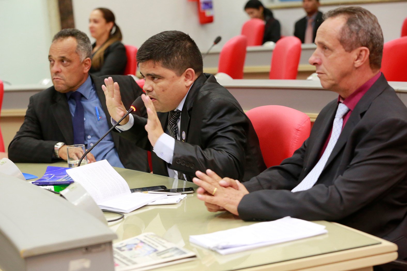 Jesuíno critica regulamentação de 76 cargos da Caerd