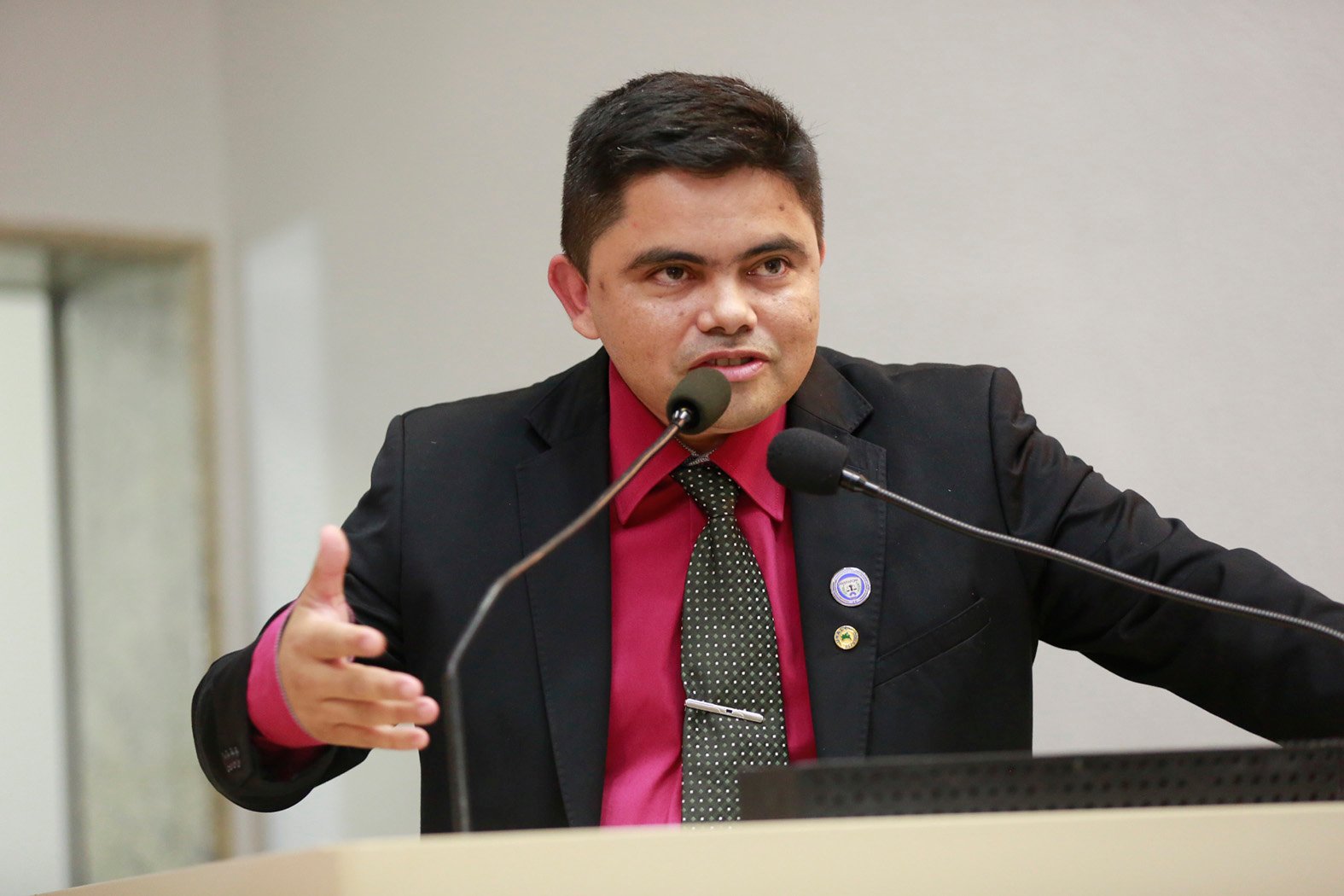 Projeto de Jesuíno garante aos policiais direito de estudar