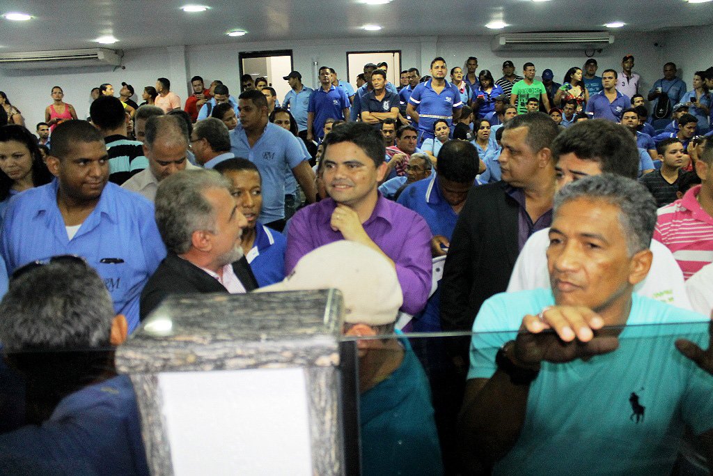 Jesuíno fiscaliza contrato com empresas de ônibus