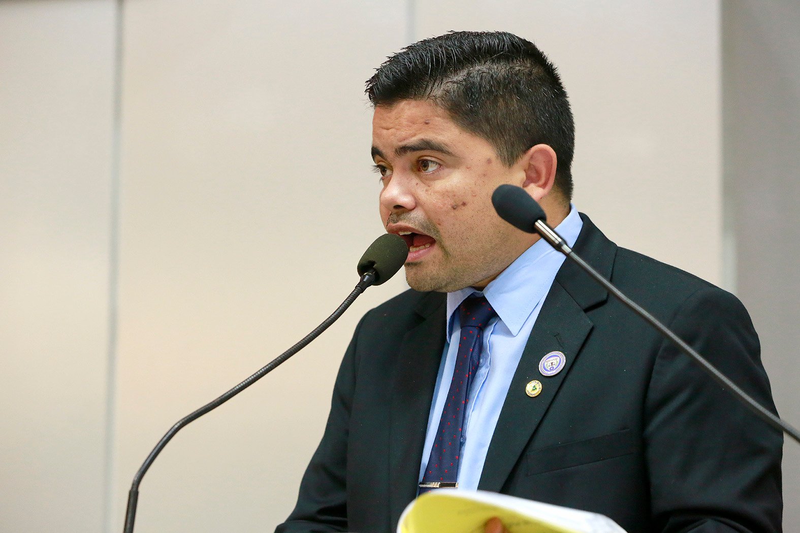 Jesuíno pede pavimentação de ruas em dois municípios