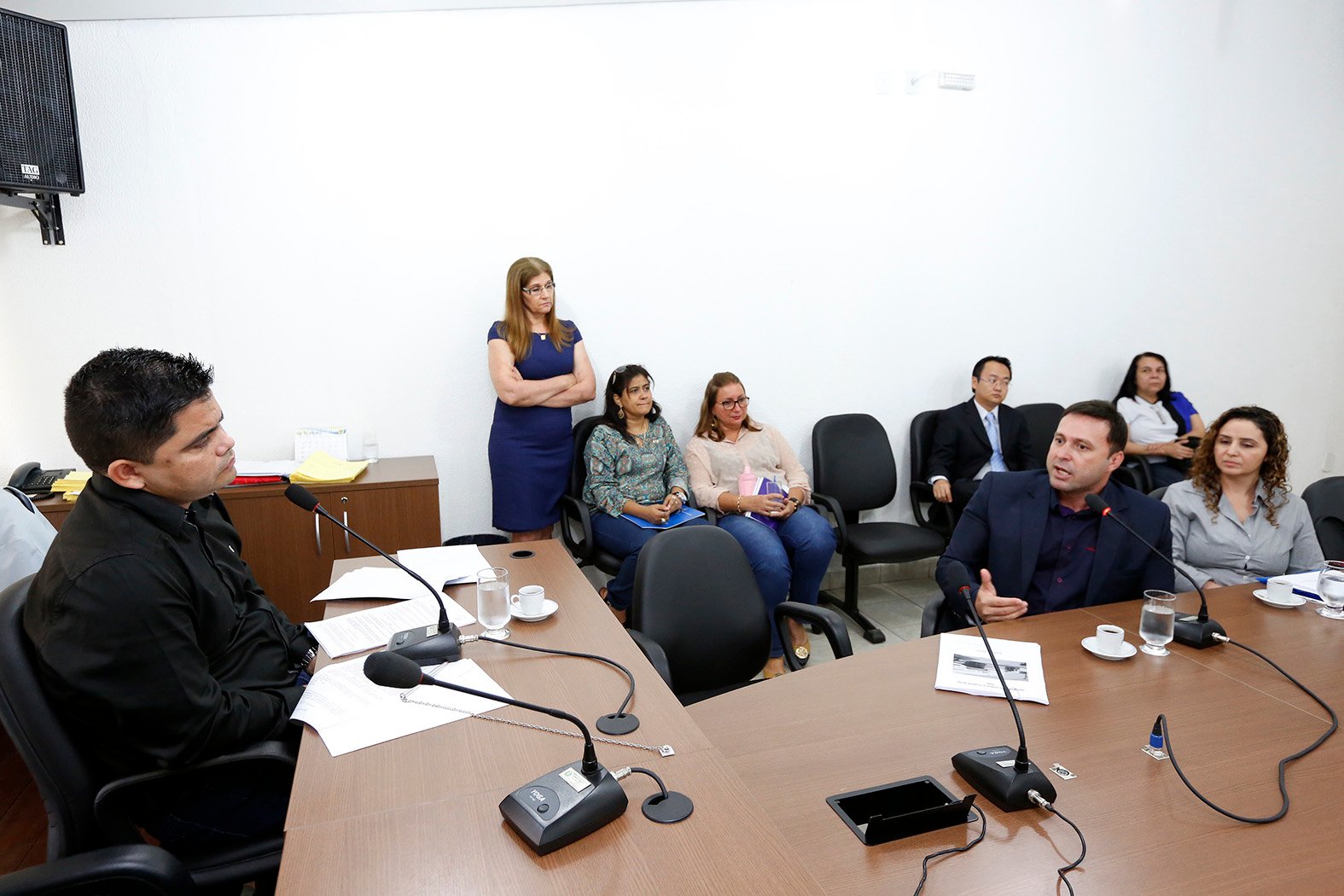 Jesuíno ouve explicações de superintendente da Paz