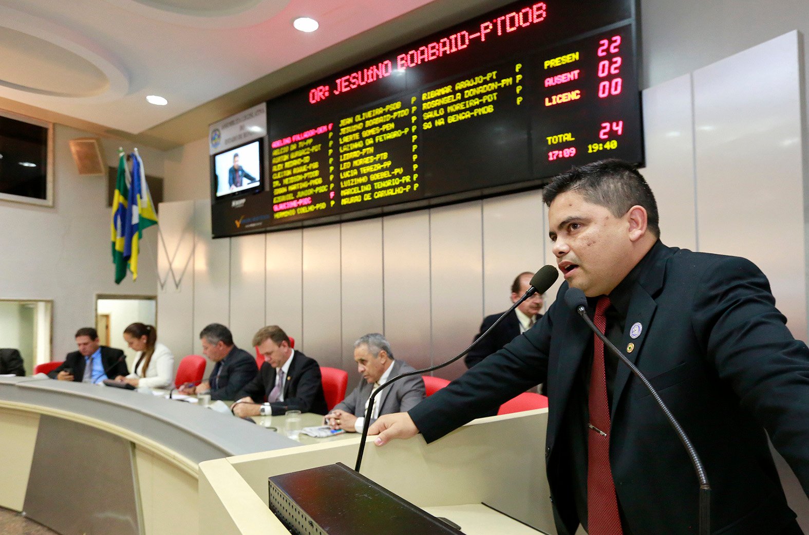 Jesuíno critica Eletrobrás e parabeniza parlamentares