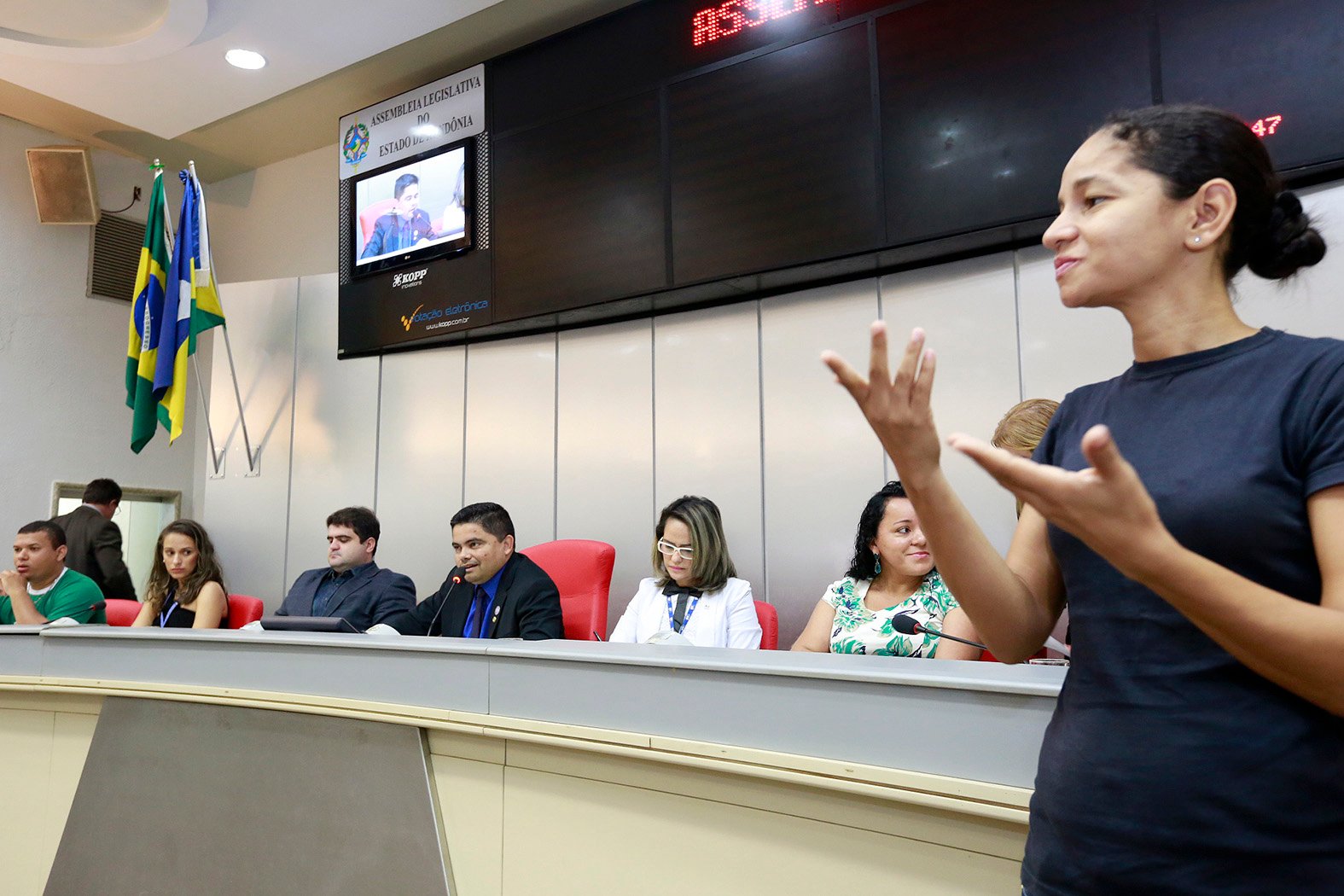 Dificuldades dos alunos surdos debatidas na Assembleia Legislativa
