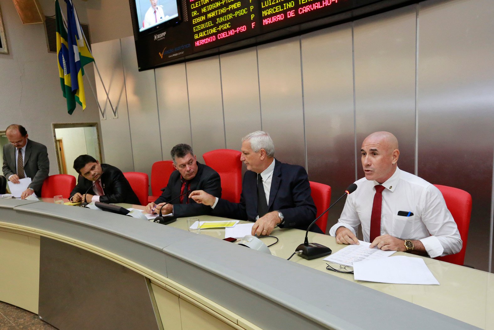 Deputados questionam presidente da Fundação Palácio das Artes