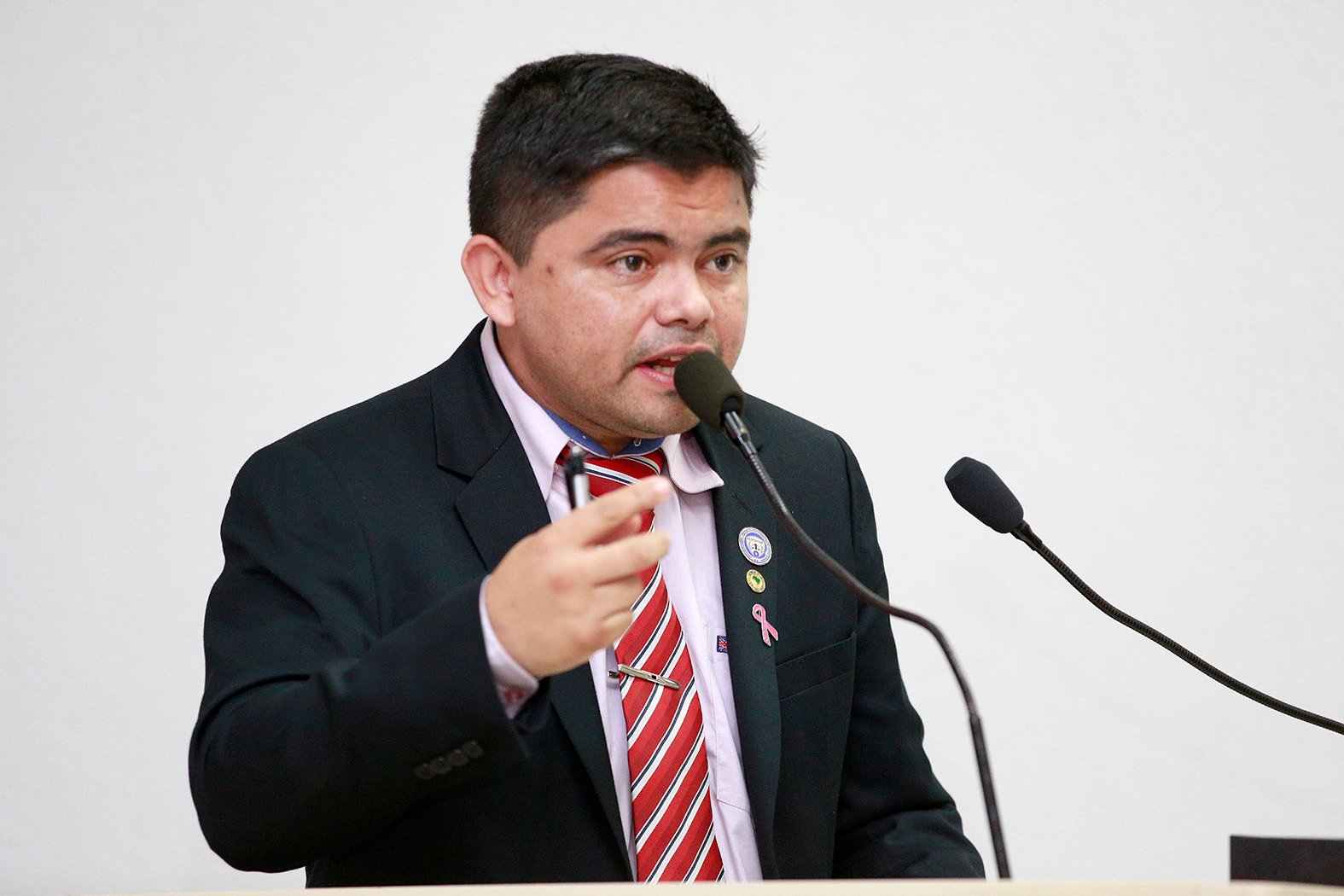 Deputado Jesuíno Boabaid critica escalas abusivas de policiais militares