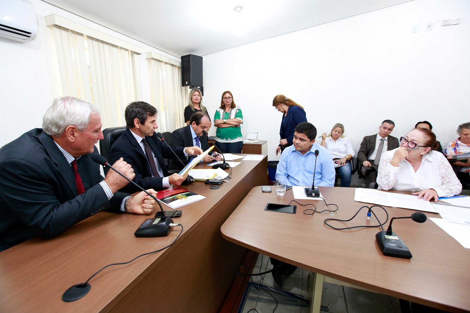 CCJ analisa projetos e convoca diretoria da Caerd