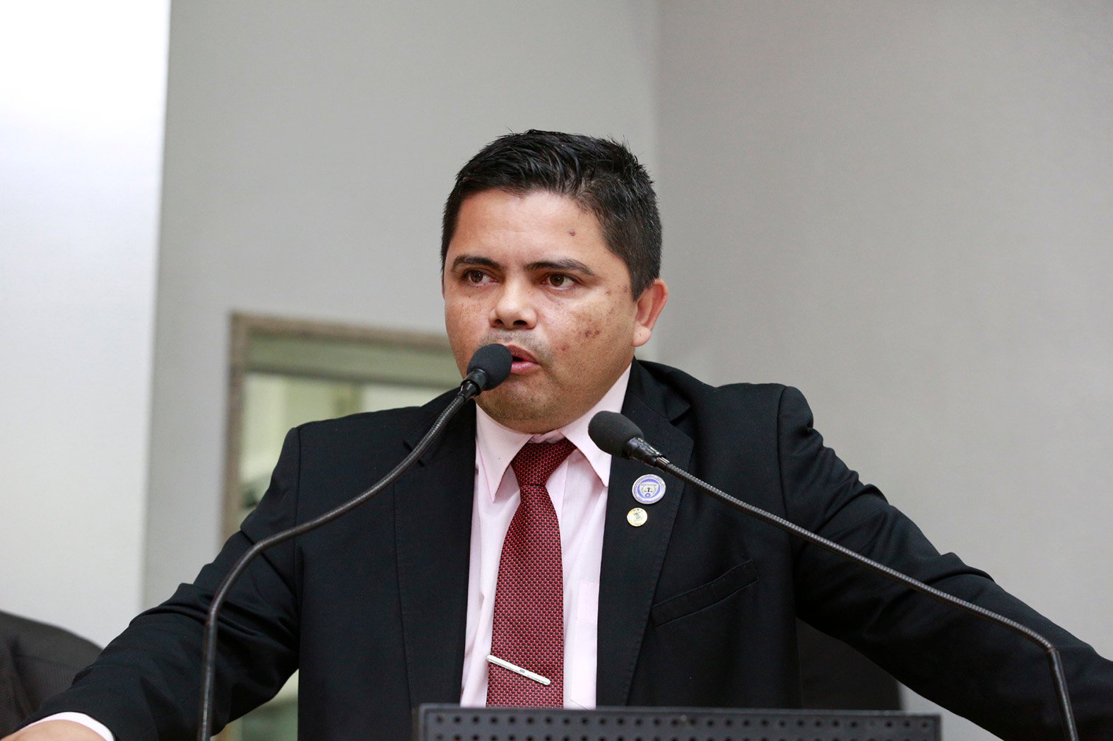 Jesuíno pede convocação de procurador e secretário