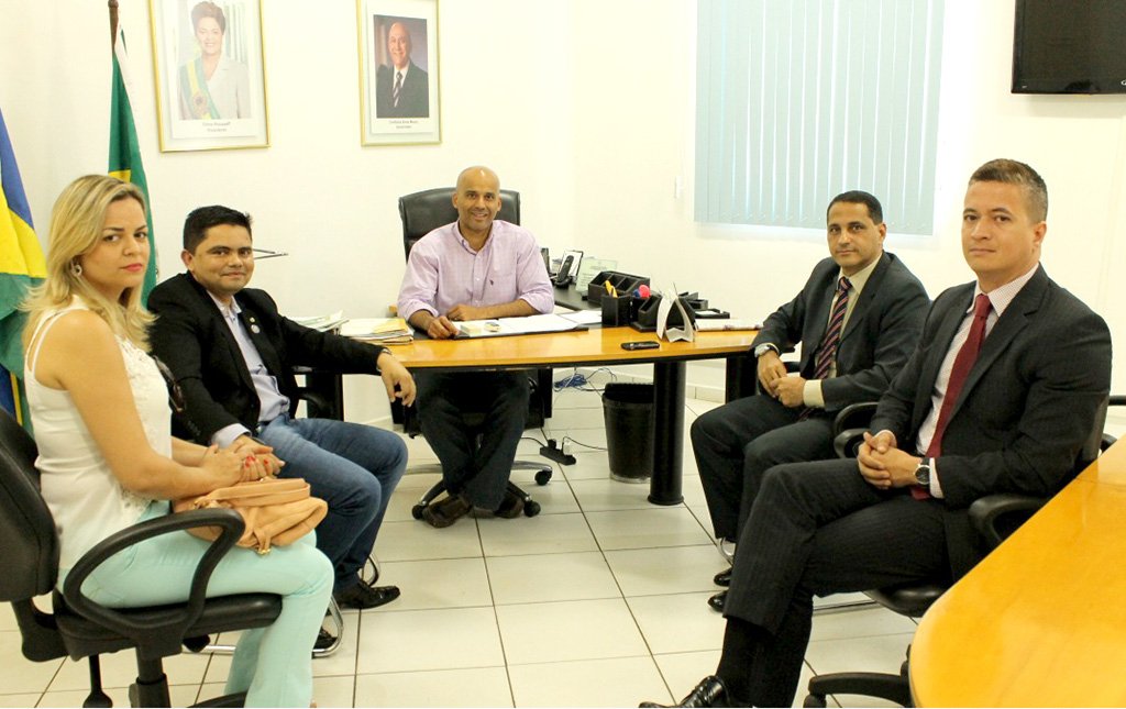 Governo contratará bombeiros formados, afirma Boabaid