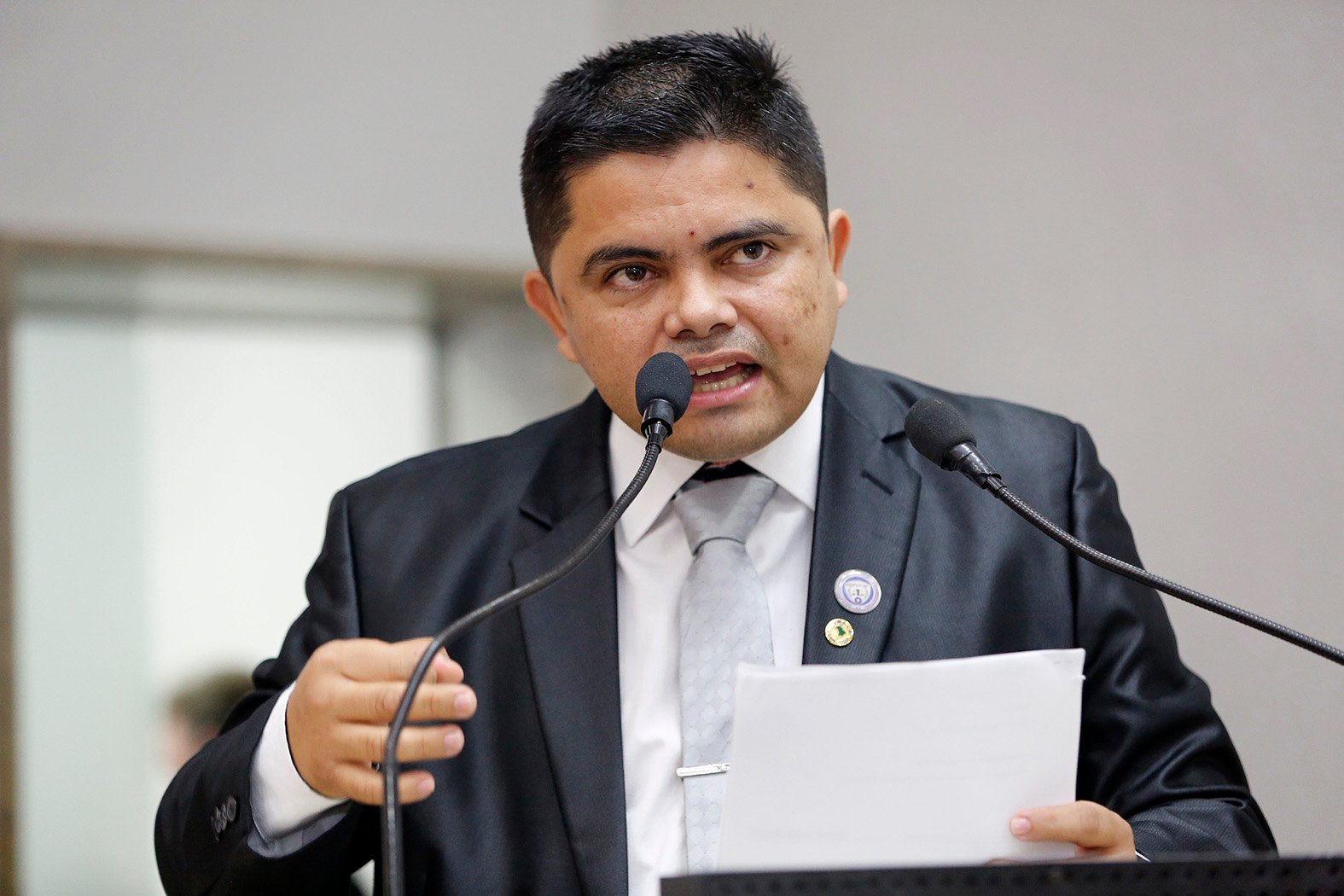 Deputado Jesuíno exige que governo regularize ônibus escolares notificados pela PRF