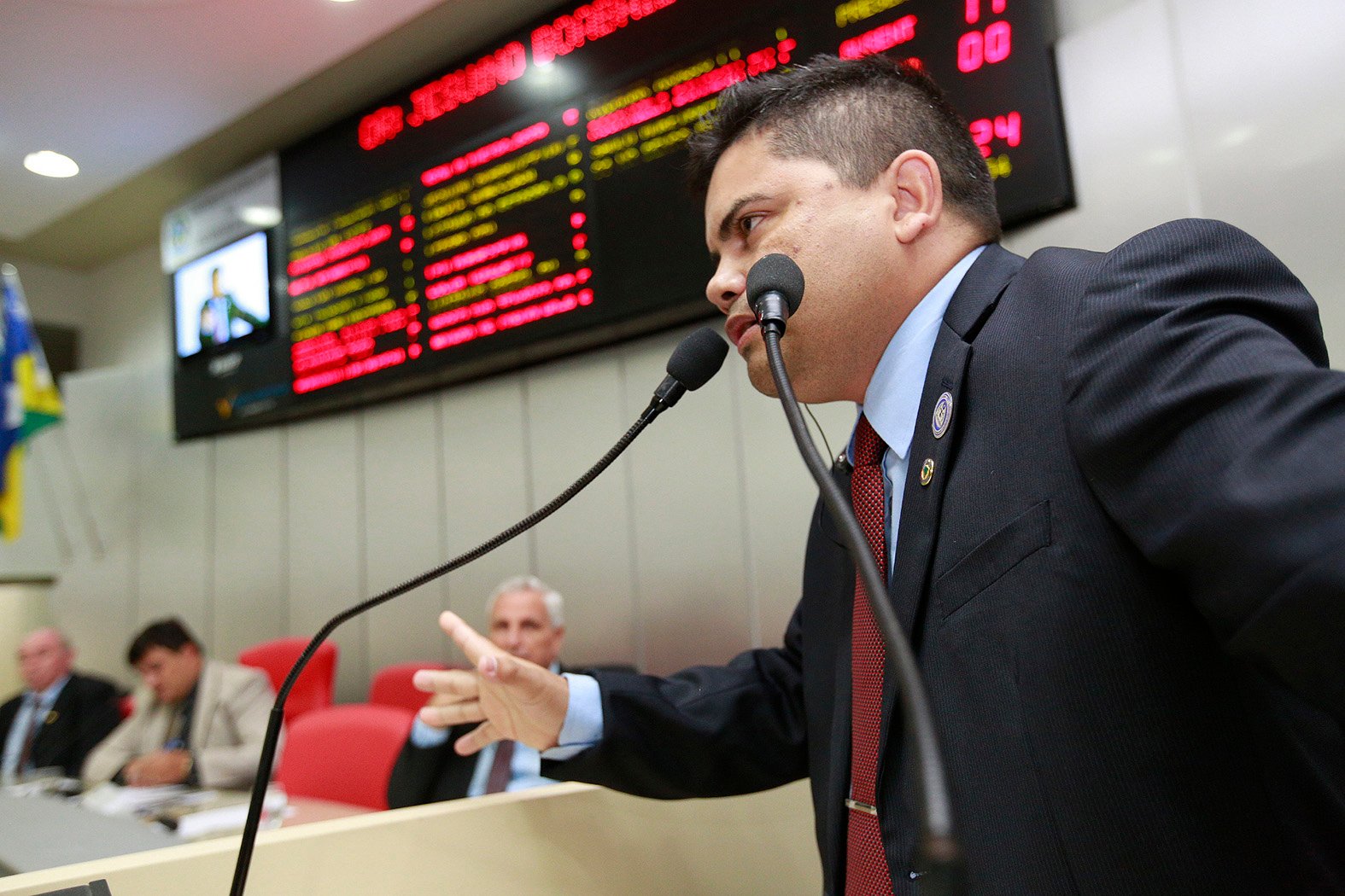 Jesuíno Boabaid cobra convocação de concursados do Detran e Sejus