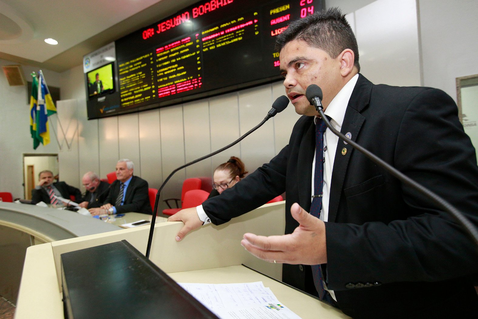 Jesuíno Boabaid relata apagões e pede providências da Eletrobras e Detran