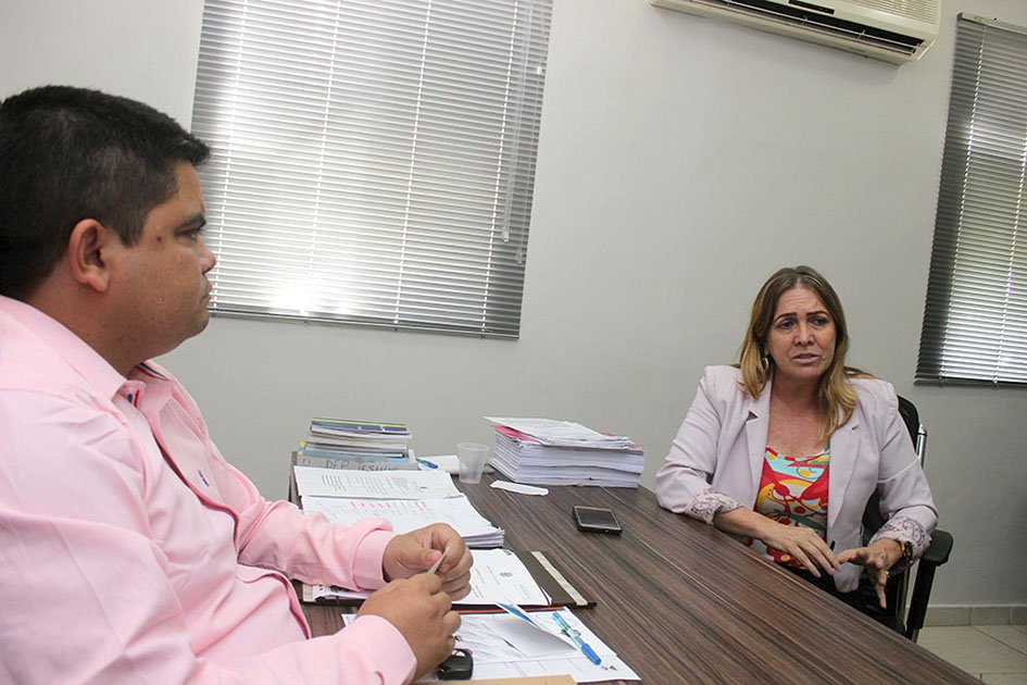 Jesuíno solicita recuperação de quadra de areia ao lado de ginásio na capital