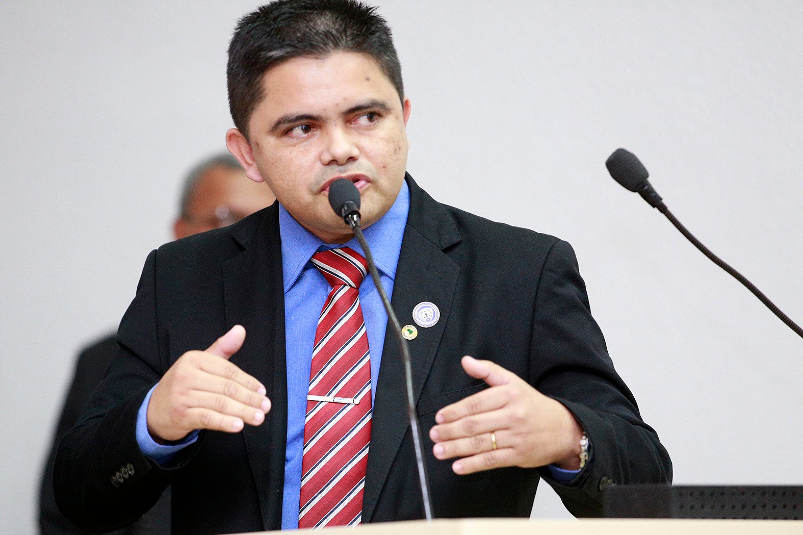 Deputado Jesuíno consegue sustar cobrança abusiva da Caerd