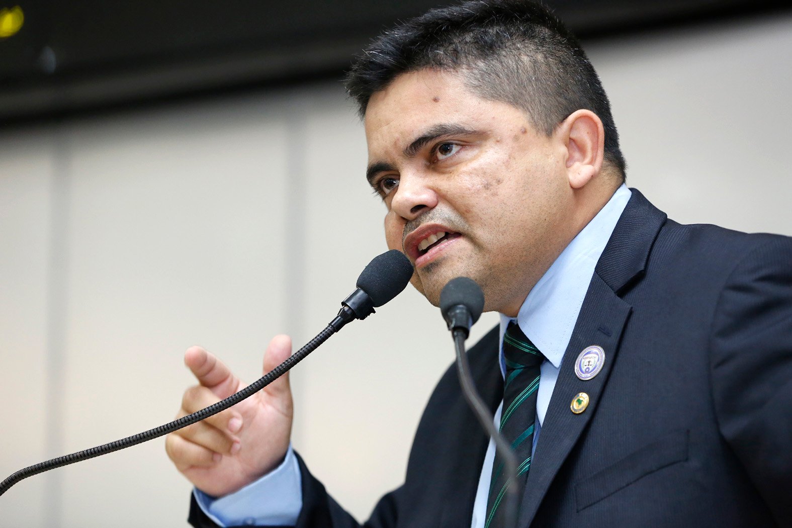 Projeto de lei estabelece exigência para entrega de títulos e medalhas