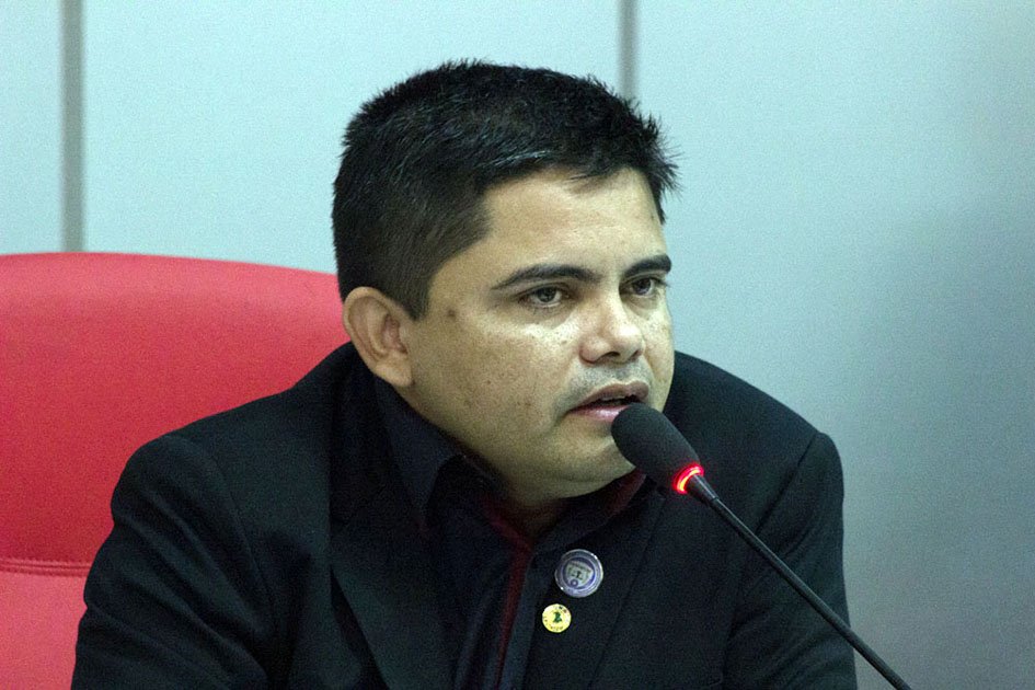 Deputado Jesuíno busca melhorias para moradores do Bairro Novo